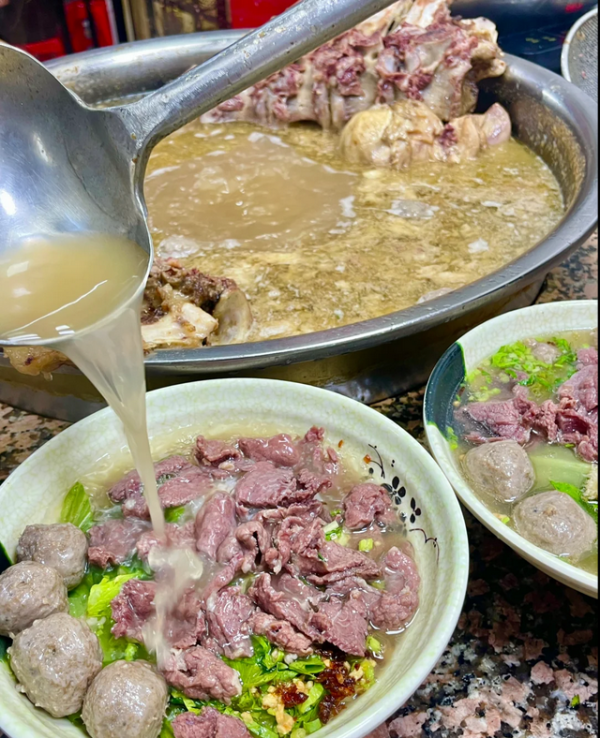 配资炒股网址 干餐饮生意，真不是人多，爆满就赚钱啊，奈何没多少人明白